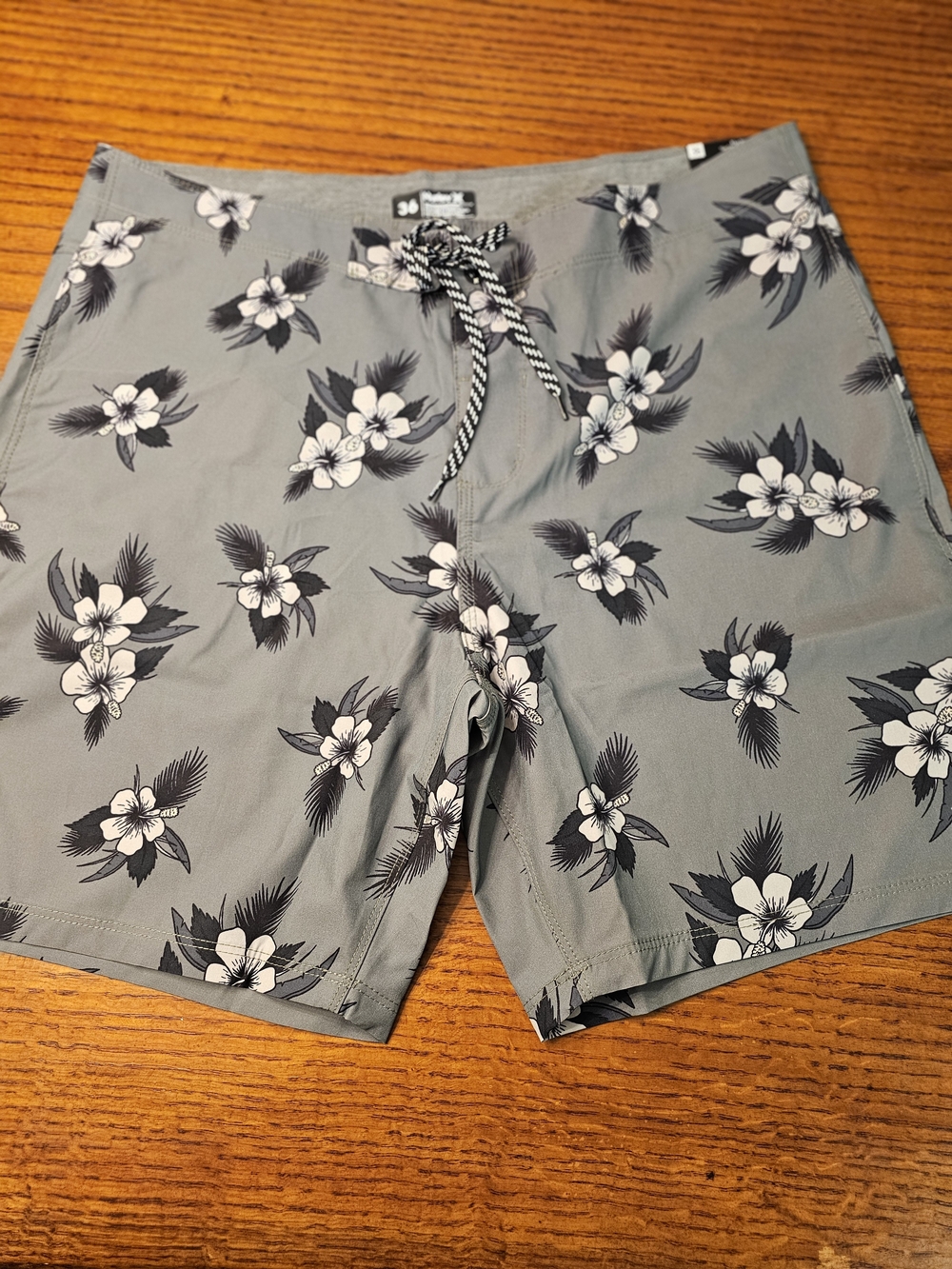 Hurley Men's Gray Floral Swim Board Shorts